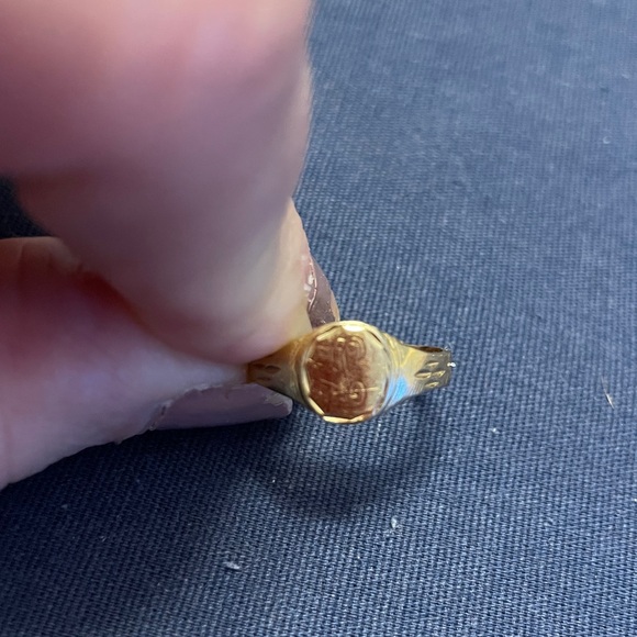 14K Gold Signet Ring, Script Initial “L” with Diamond Cut on Face and Sides - Picture 2 of 7